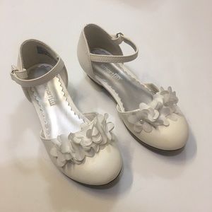 Girl’s dress shoes